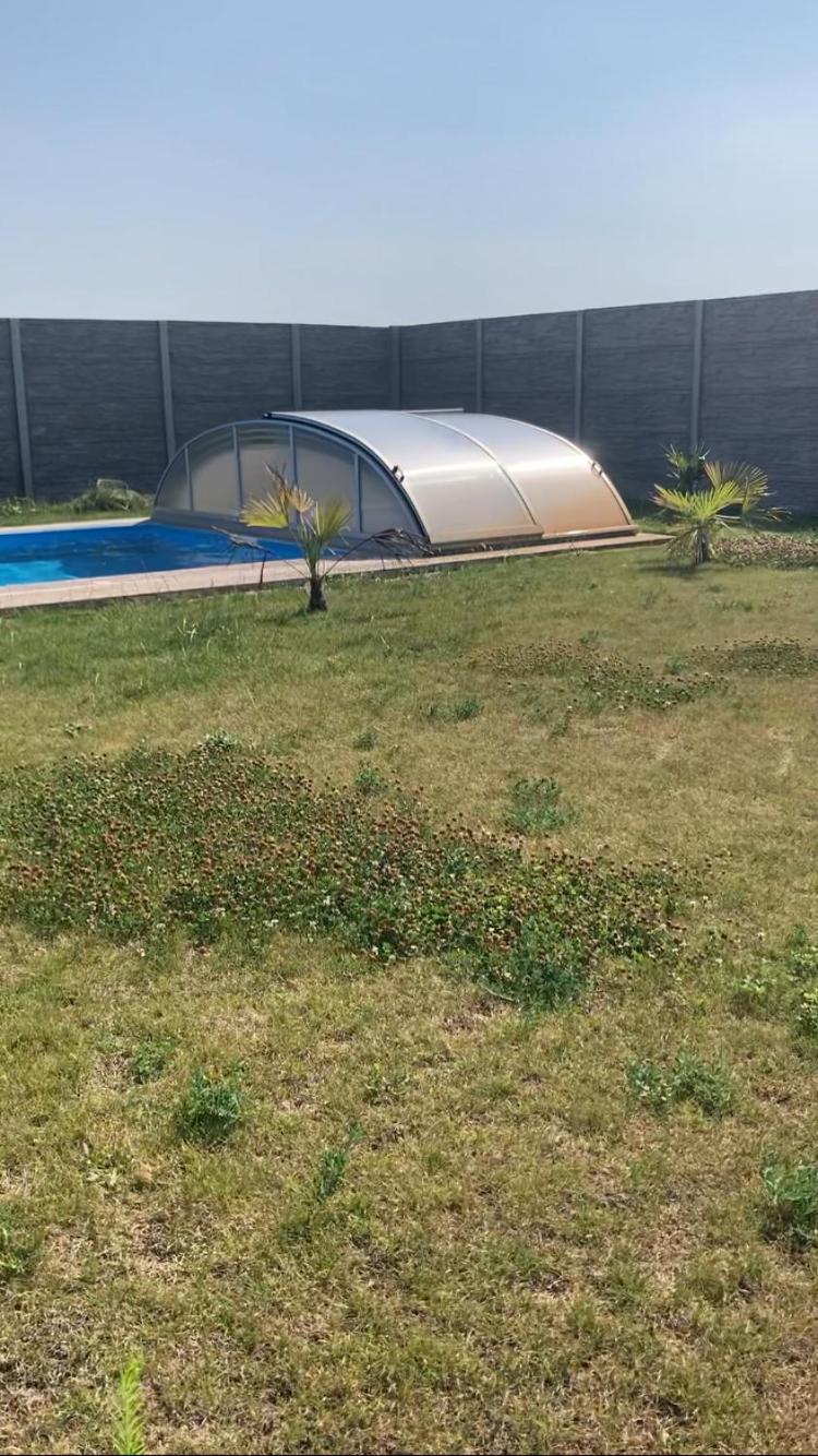 5 Izbovy Samostatny Stojaci Rodinny Dom S Podkrovim A Velkou Zahradou So Sezonnym Bazenom, Celorocnou Saunou A Virivkou-Momentalne Pokazena- Od Augusta Bude Nova Na Dovolenku A Oddych Topolniky Dış mekan fotoğraf