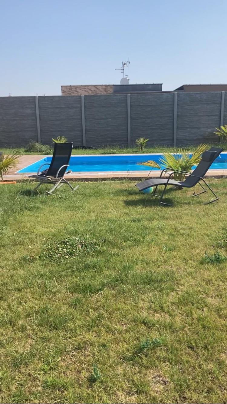 5 Izbovy Samostatny Stojaci Rodinny Dom S Podkrovim A Velkou Zahradou So Sezonnym Bazenom, Celorocnou Saunou A Virivkou-Momentalne Pokazena- Od Augusta Bude Nova Na Dovolenku A Oddych Topolniky Dış mekan fotoğraf